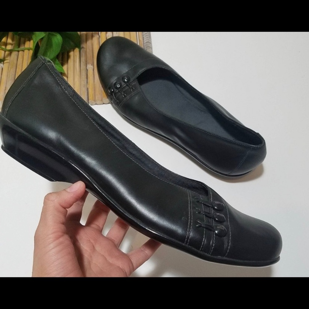 Clarks black leather flat size 11